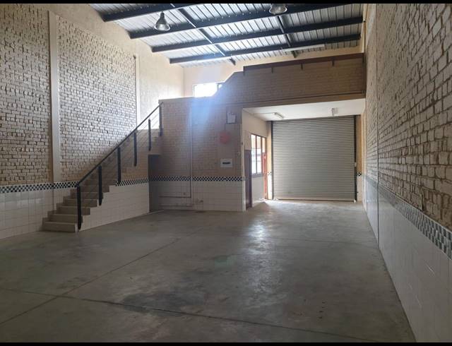 167M² WAREHOUSE TO LET IN POMONA